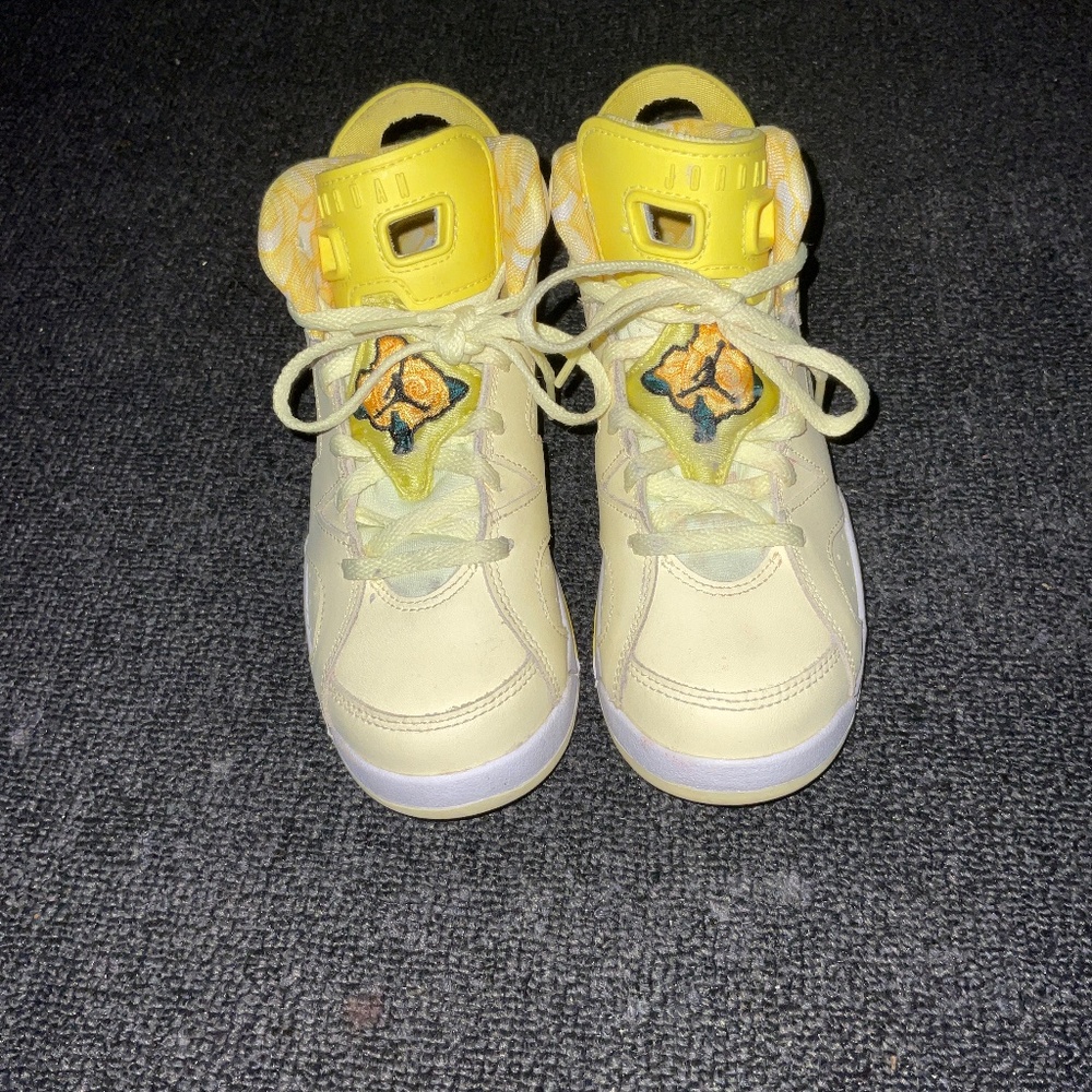 Retro 6 “floral”/citrus tint